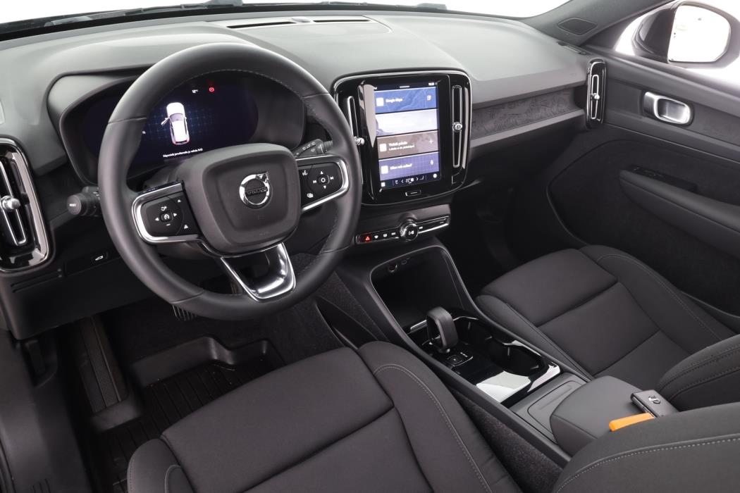 VOLVO XC40 2023