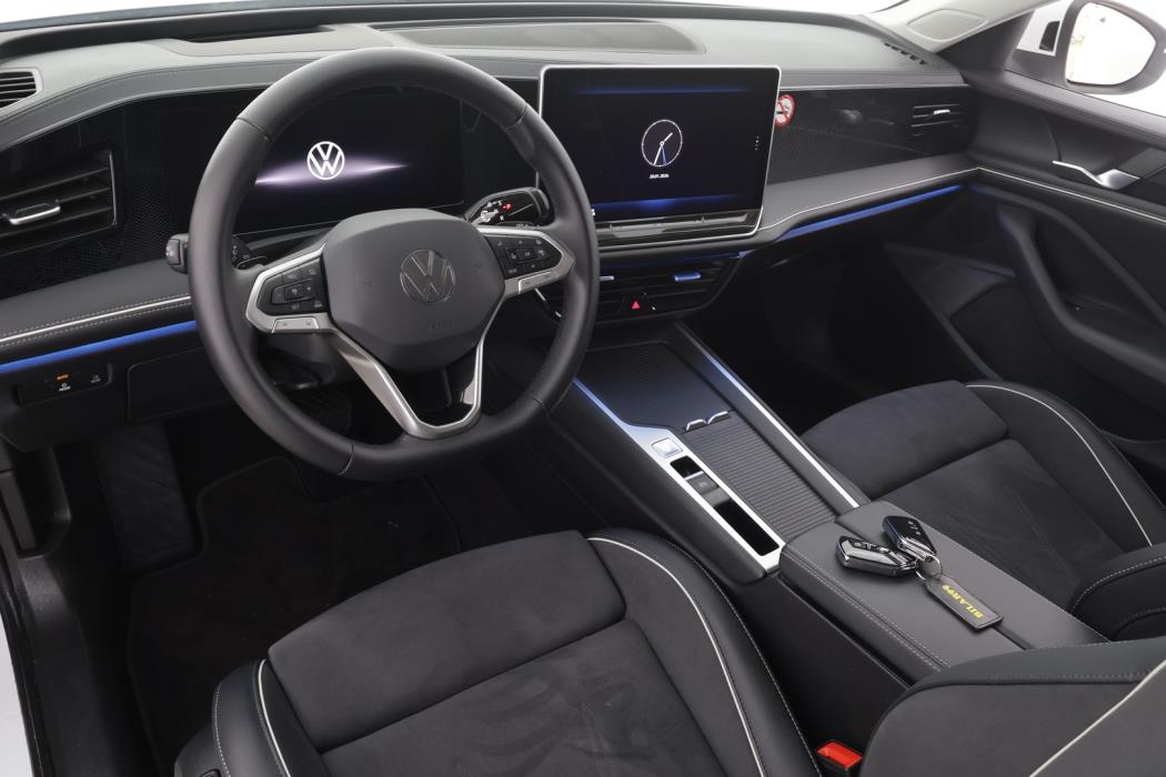 VOLKSWAGEN PASSAT 2025