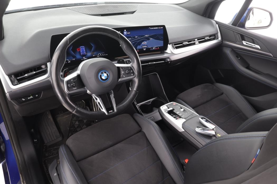 BMW 225 2023