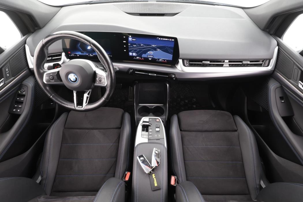BMW 225 2023