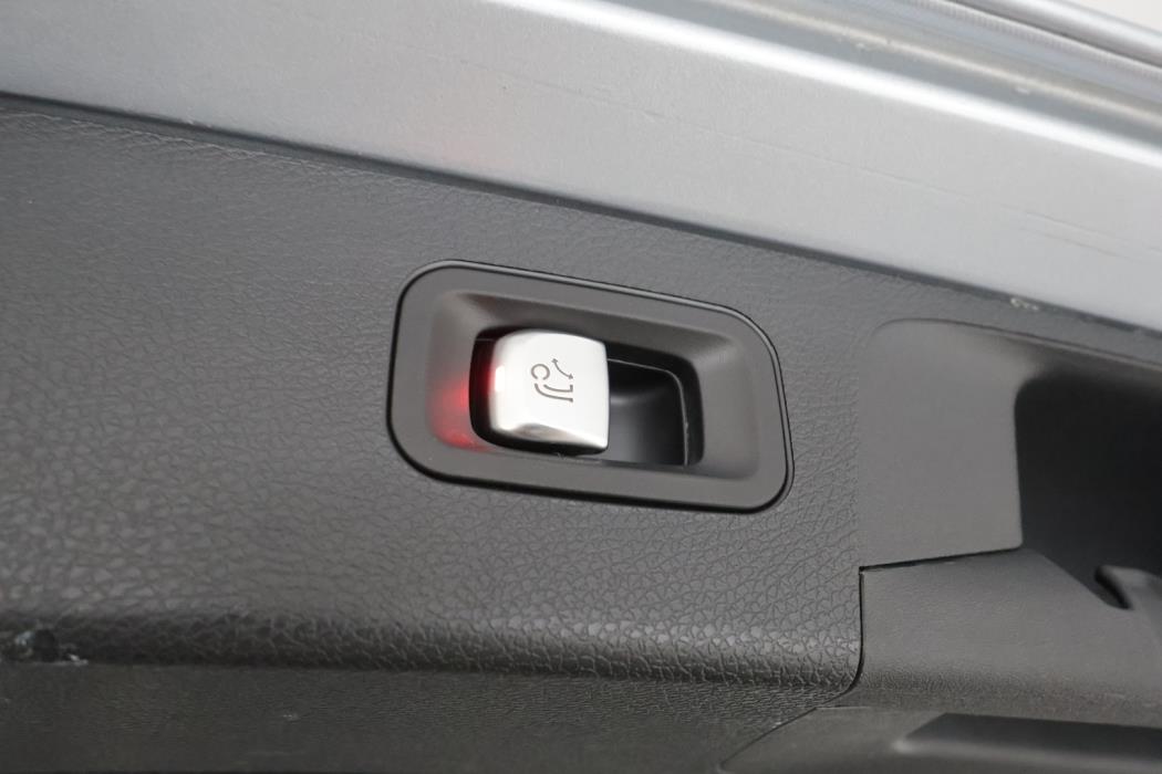 MERCEDES-BENZ E 2021