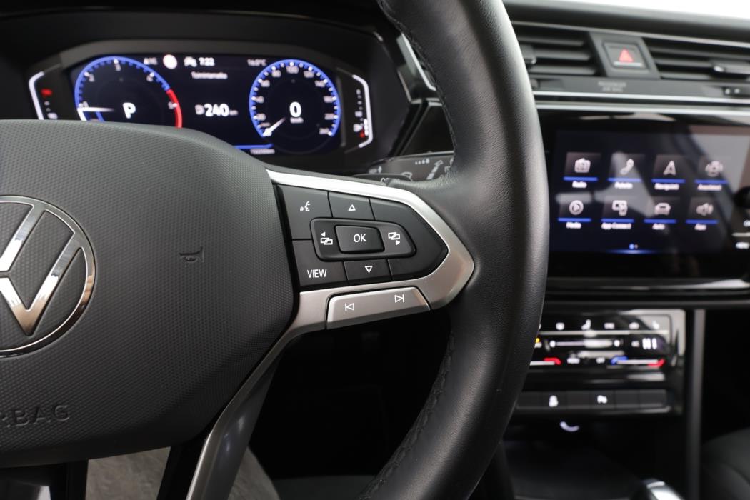 VOLKSWAGEN TOURAN 2023