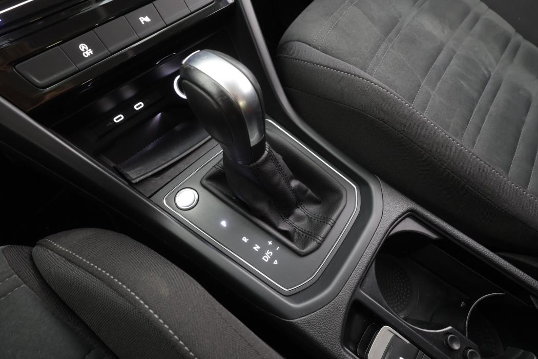 VOLKSWAGEN TOURAN 2023