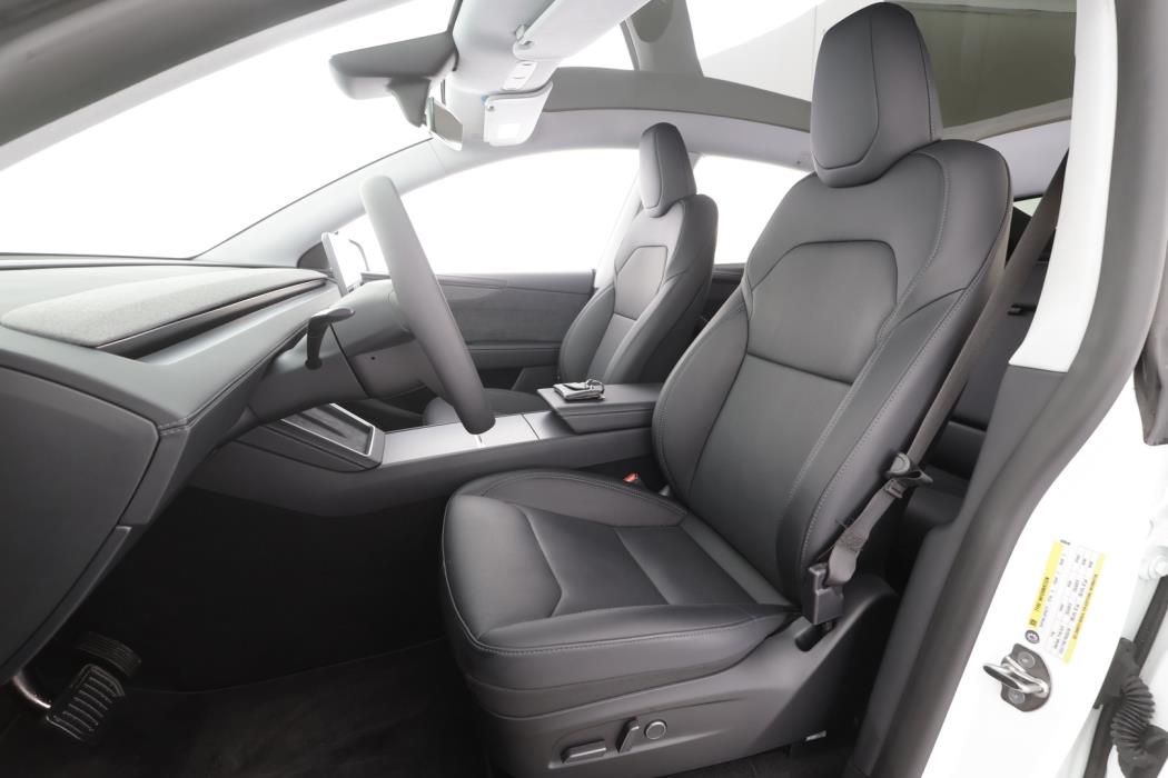 TESLA MODEL Y 2025
