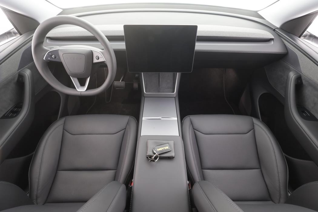 TESLA MODEL Y 2025