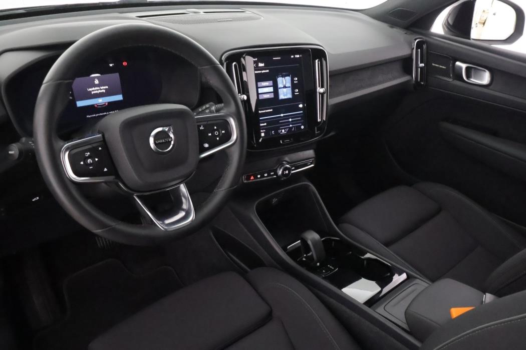 VOLVO XC40 2023