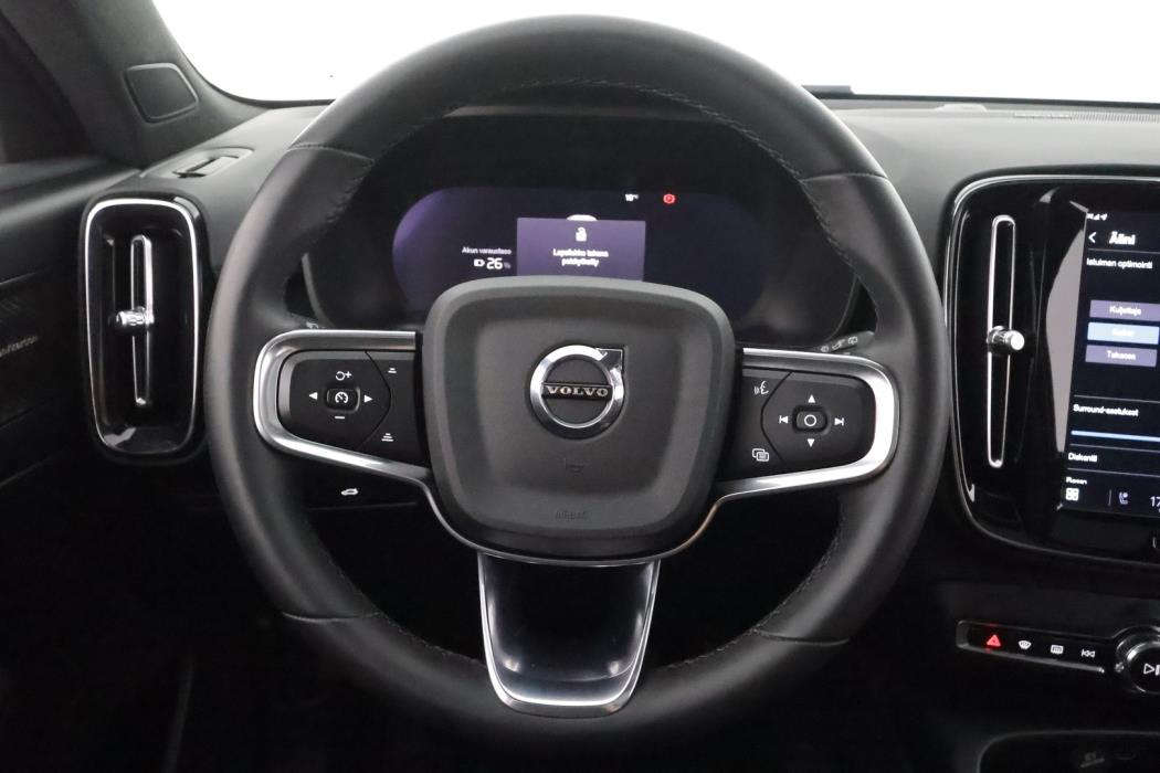 VOLVO XC40 2023