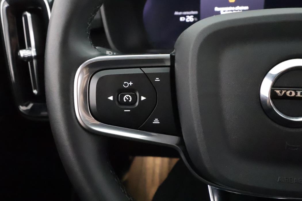 VOLVO XC40 2023