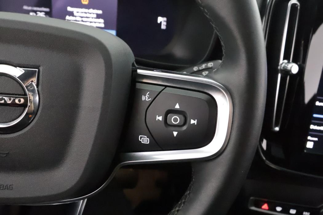 VOLVO XC40 2023