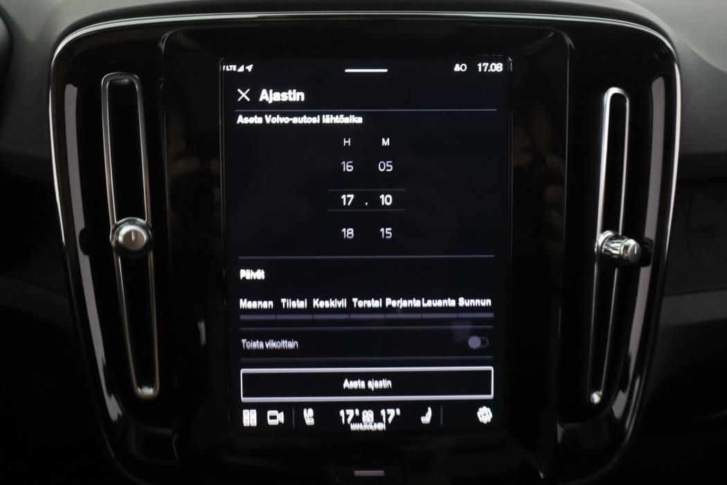 VOLVO XC40 2023