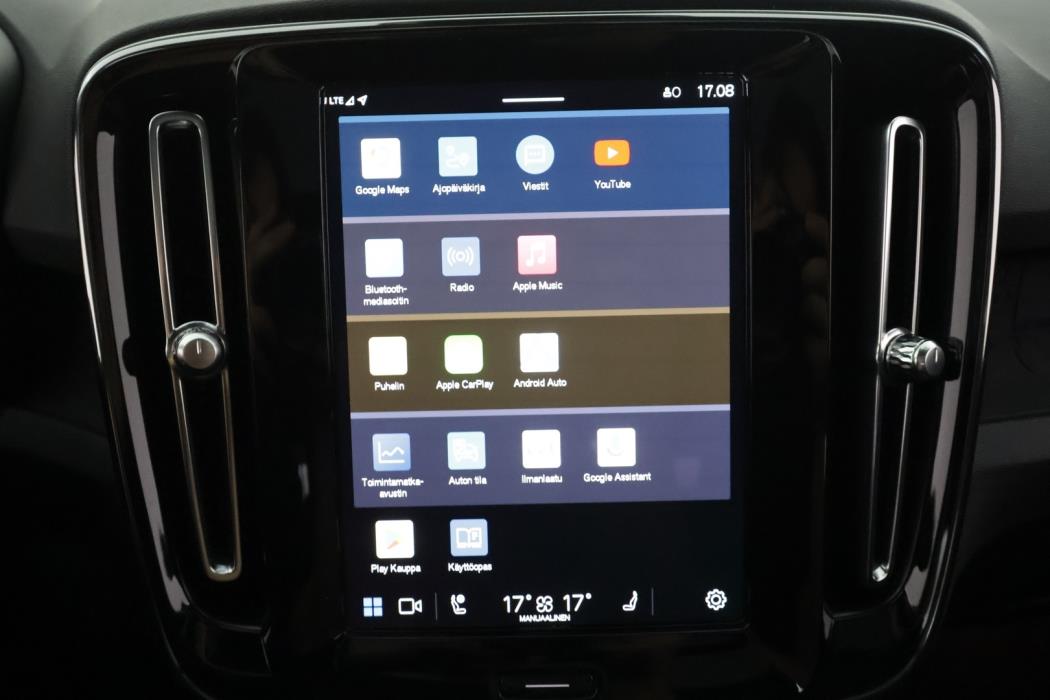VOLVO XC40 2023