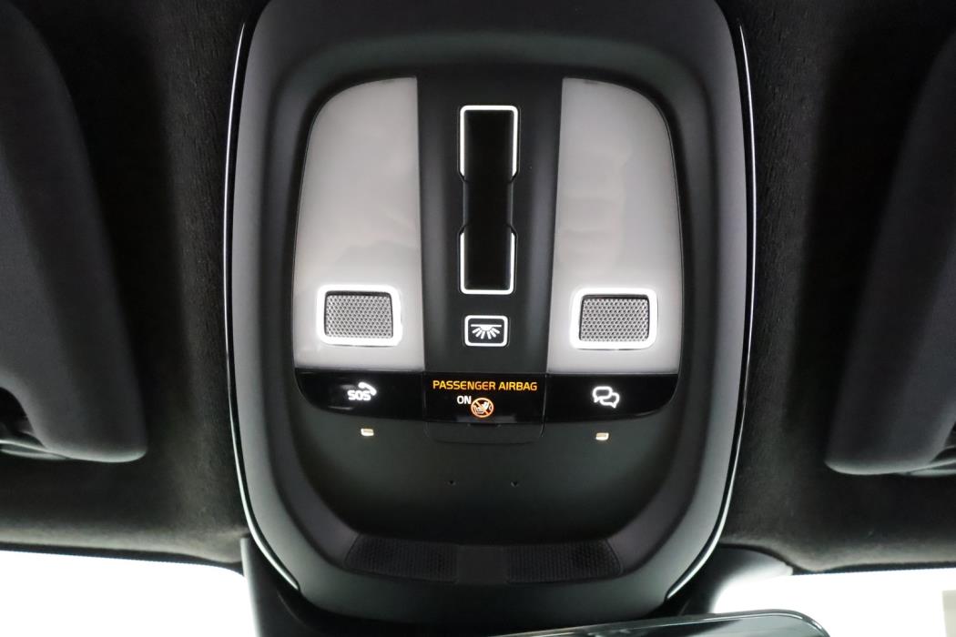 VOLVO XC40 2023
