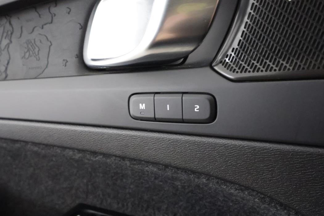 VOLVO XC40 2023