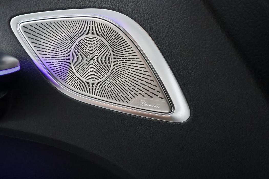 MERCEDES-BENZ EQE 2025