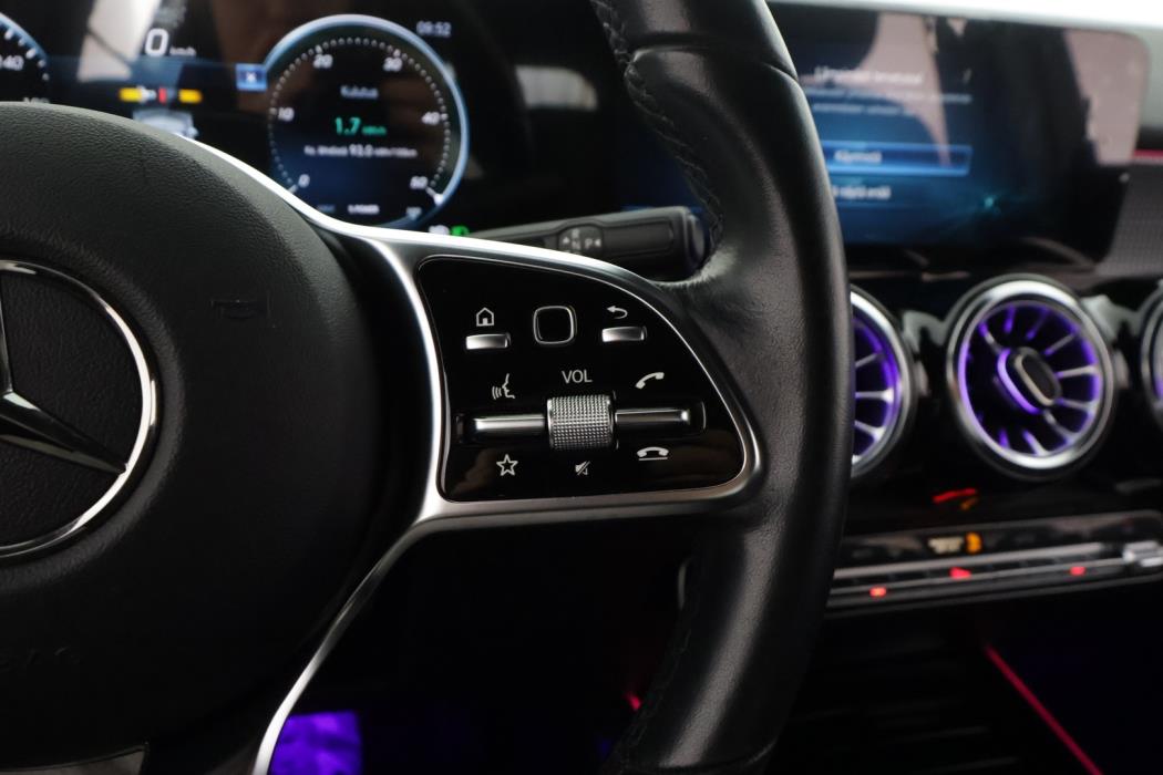 MERCEDES-BENZ EQB 2023