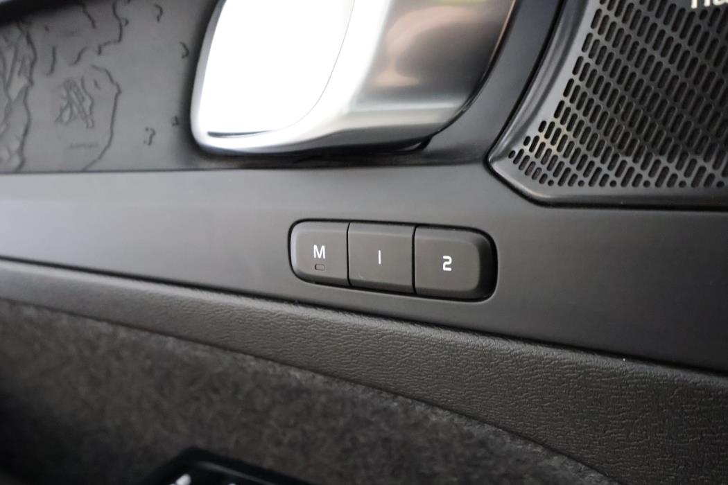 VOLVO C40 2024