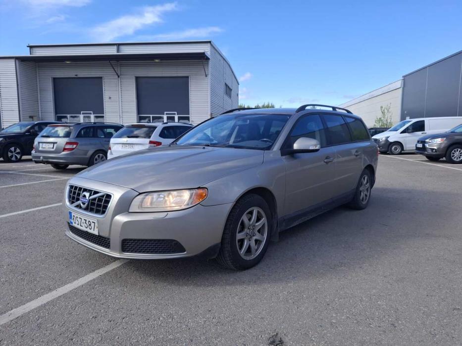 VOLVO V70 2010