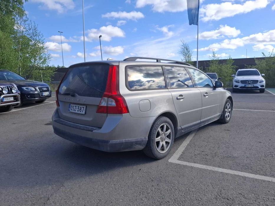 VOLVO V70 2010