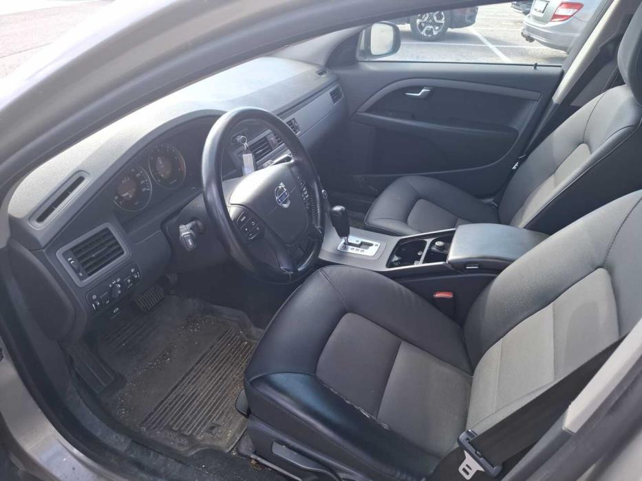 VOLVO V70 2010