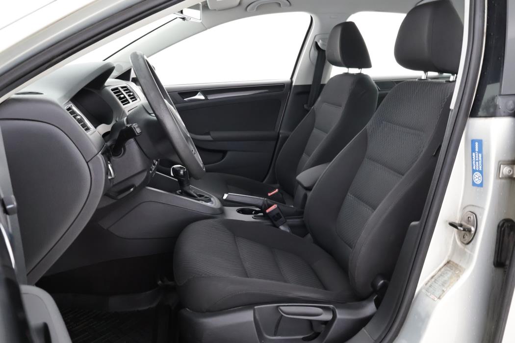 VOLKSWAGEN Jetta 2011