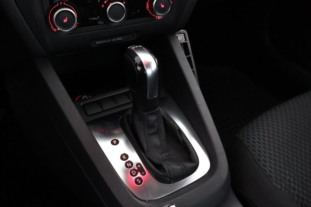 VOLKSWAGEN Jetta 2011
