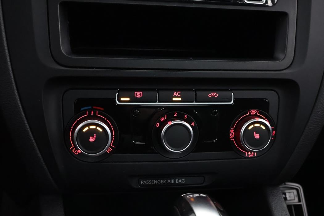 VOLKSWAGEN Jetta 2011