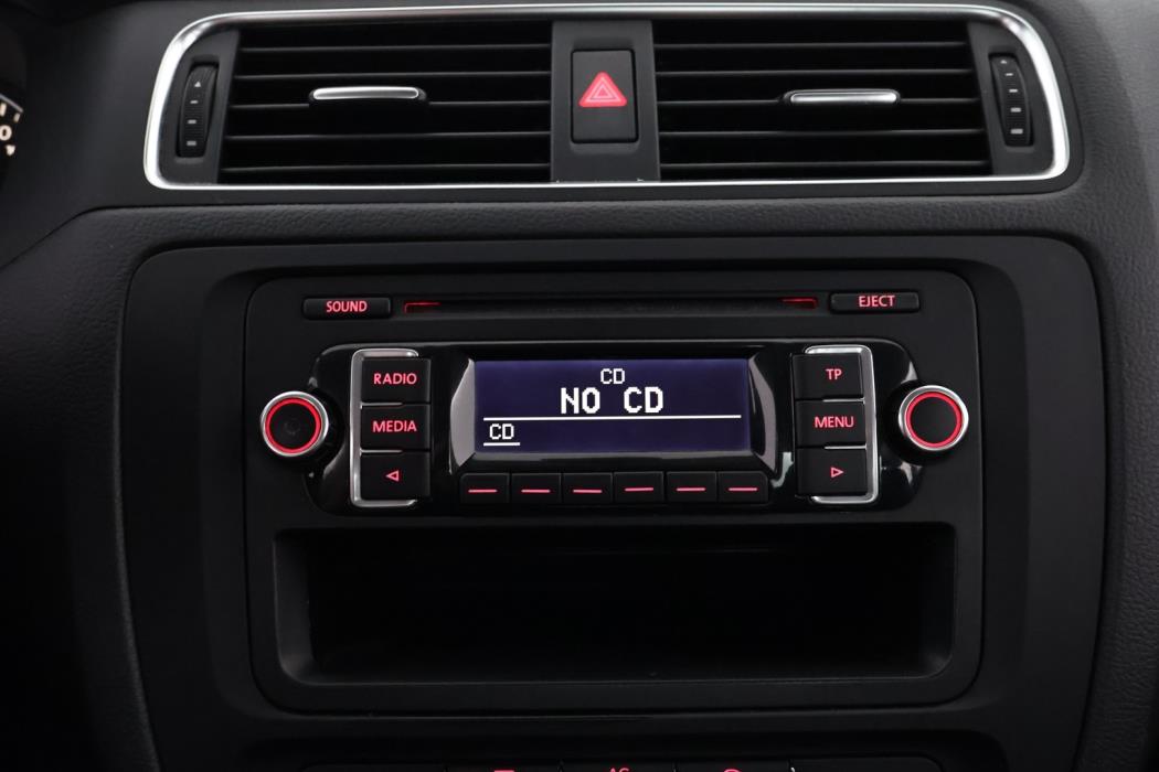 VOLKSWAGEN Jetta 2011
