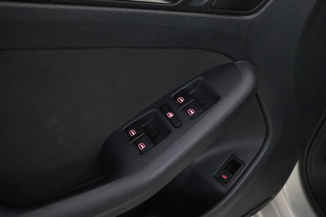 VOLKSWAGEN Jetta 2011