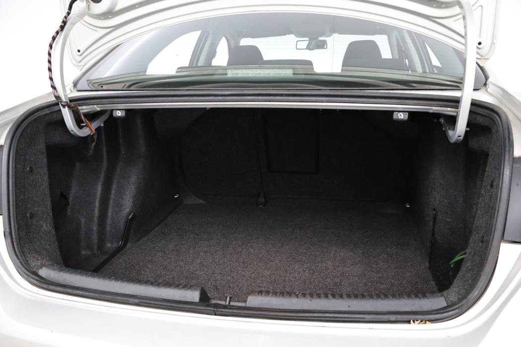 VOLKSWAGEN Jetta 2011