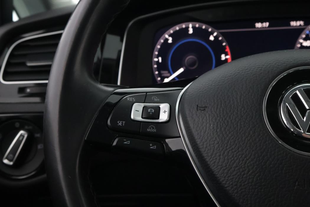 VOLKSWAGEN Golf 2018