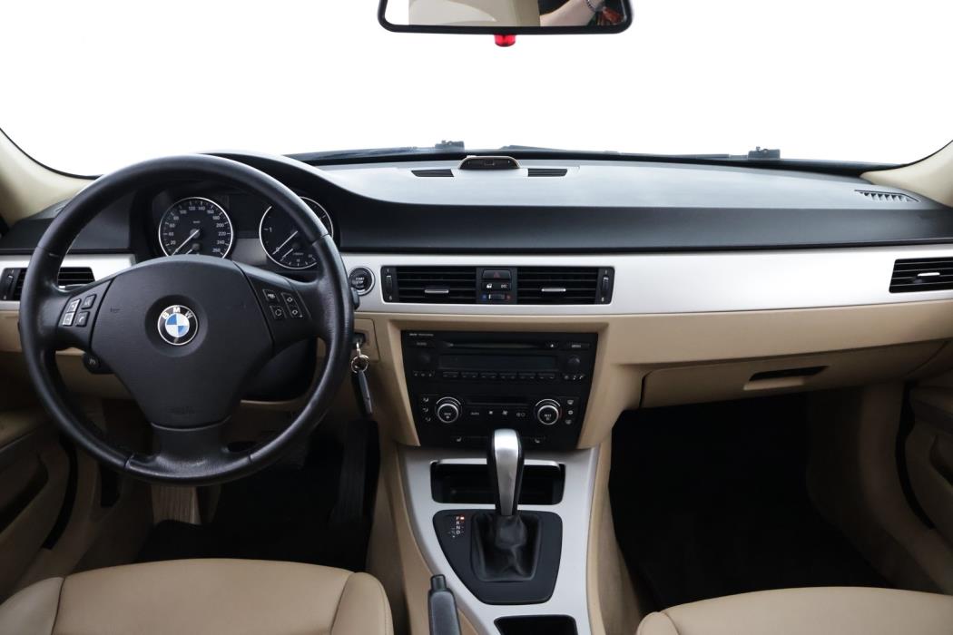 BMW 320 2009