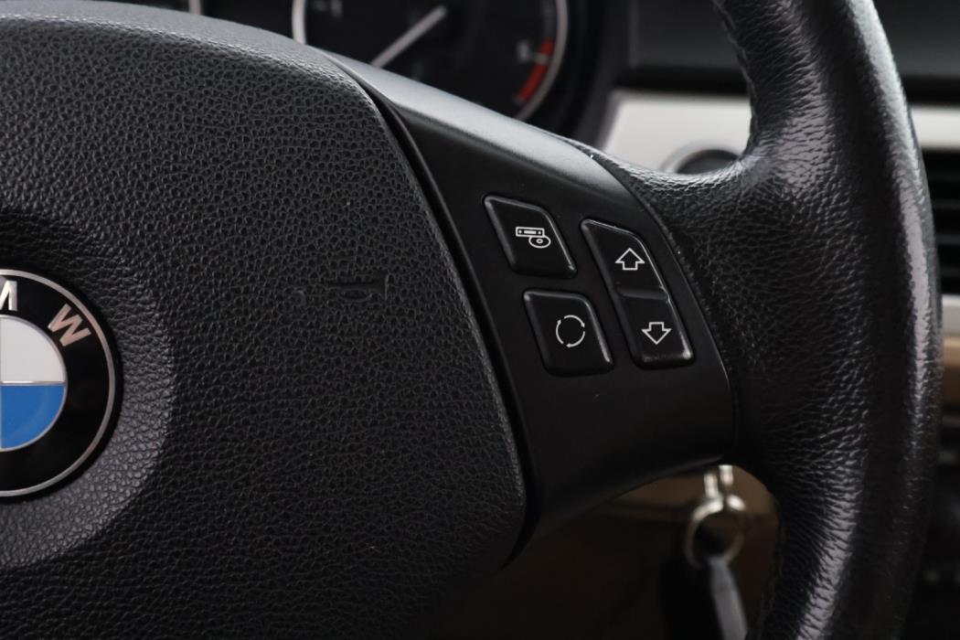 BMW 320 2009