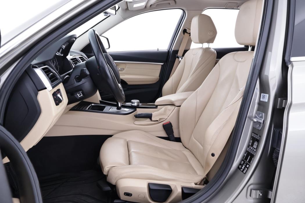 BMW 330 2018