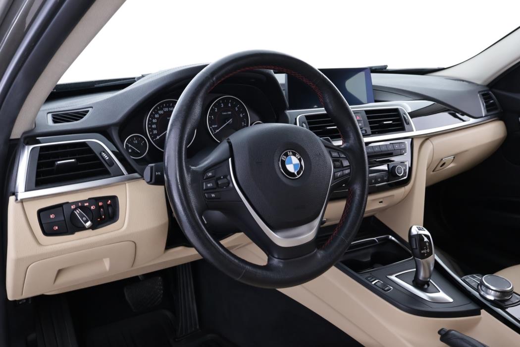 BMW 330 2018