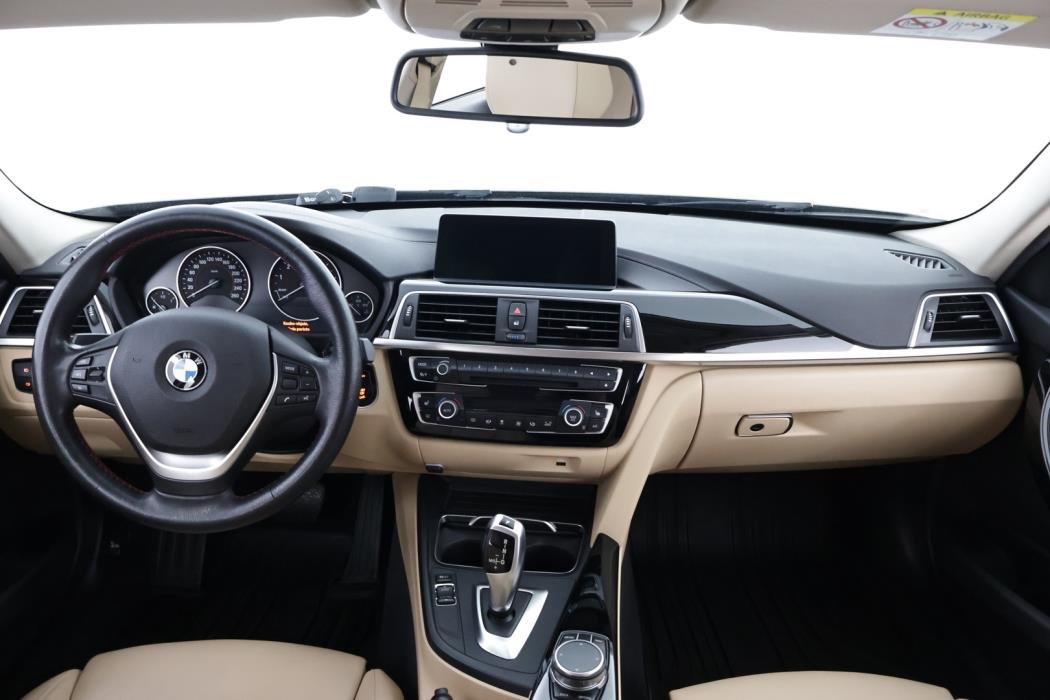 BMW 330 2018