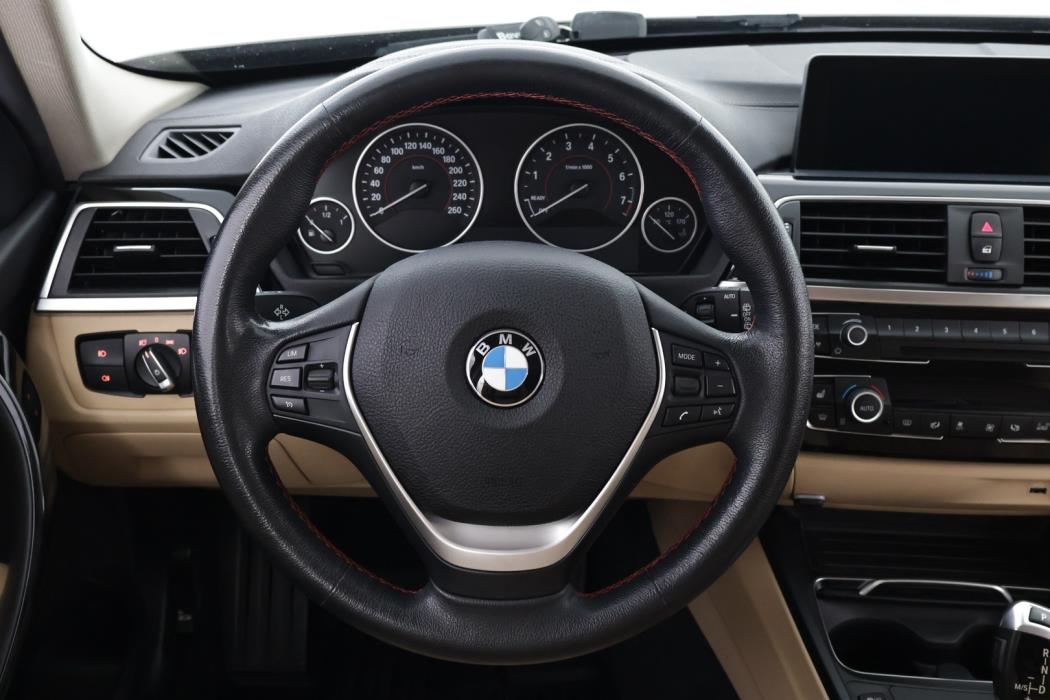 BMW 330 2018