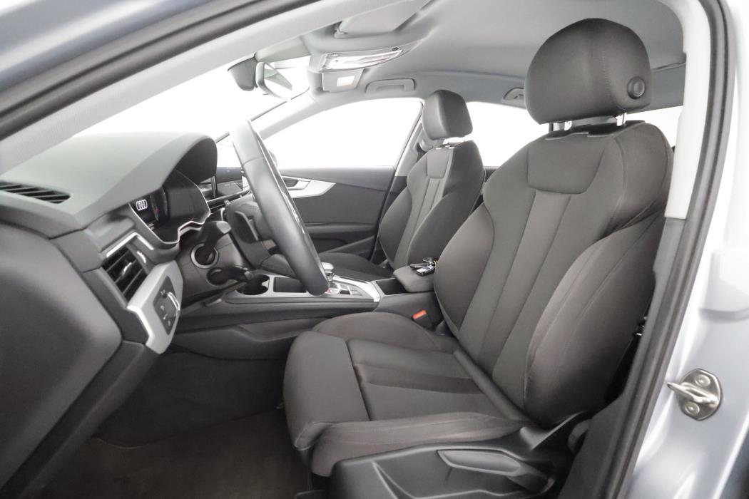 AUDI A4 2023