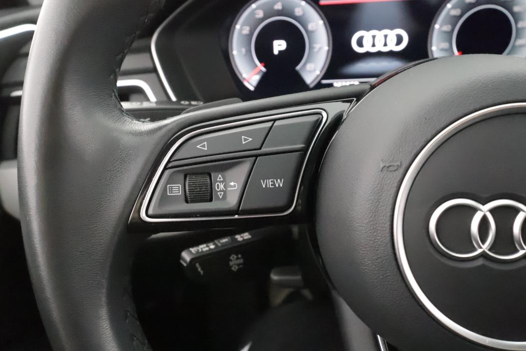 AUDI A4 2023