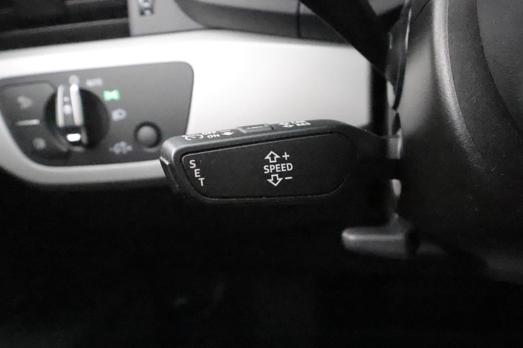 AUDI A4 2023