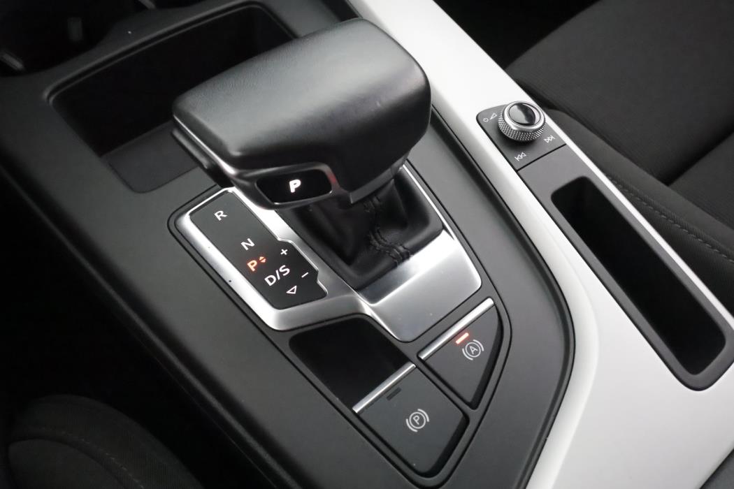 AUDI A4 2023