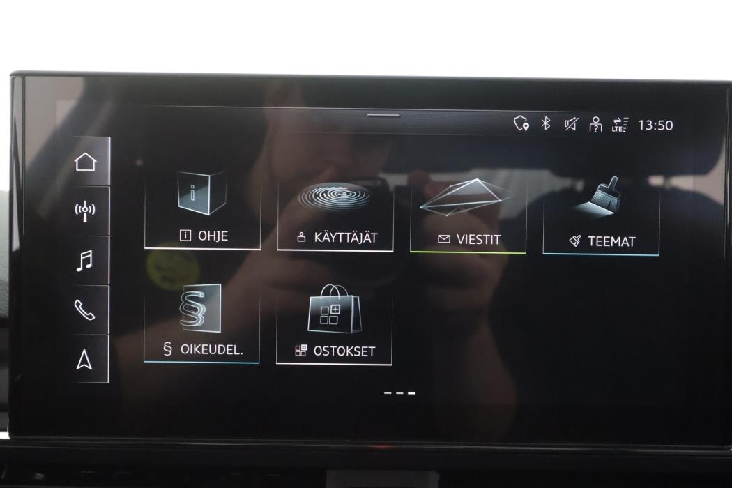 AUDI A4 2023