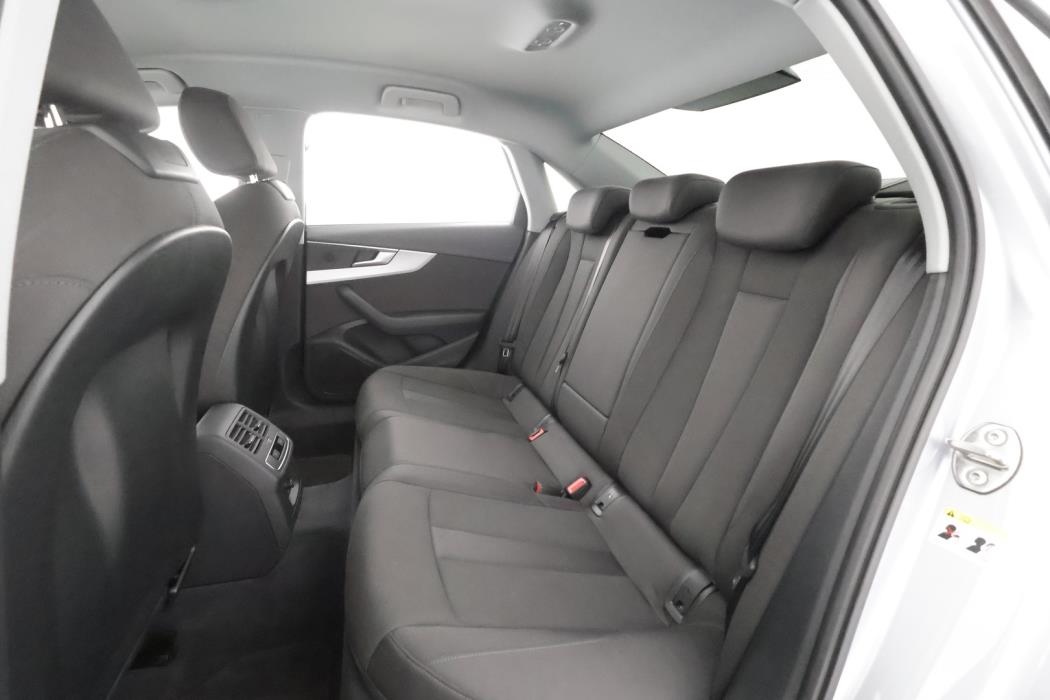 AUDI A4 2023