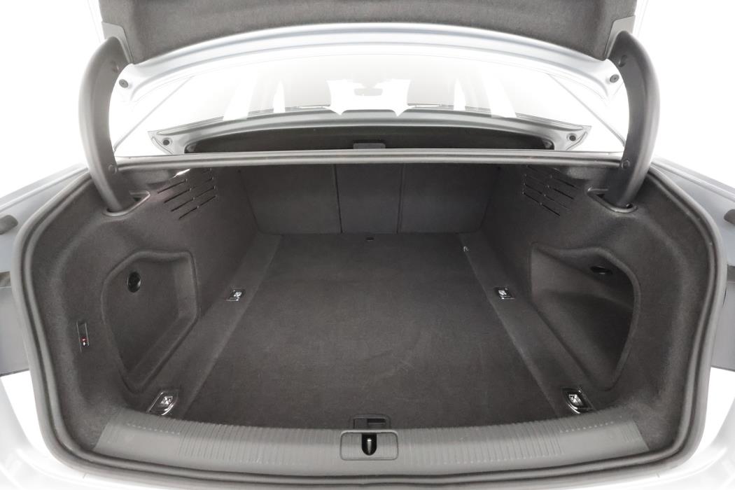AUDI A4 2023