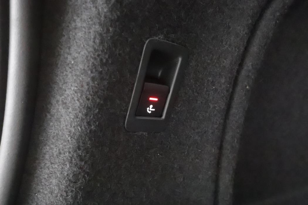 AUDI A4 2023