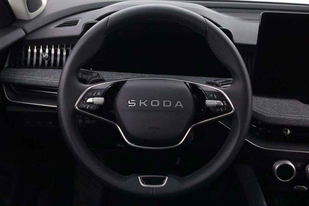 SKODA Superb 2025
