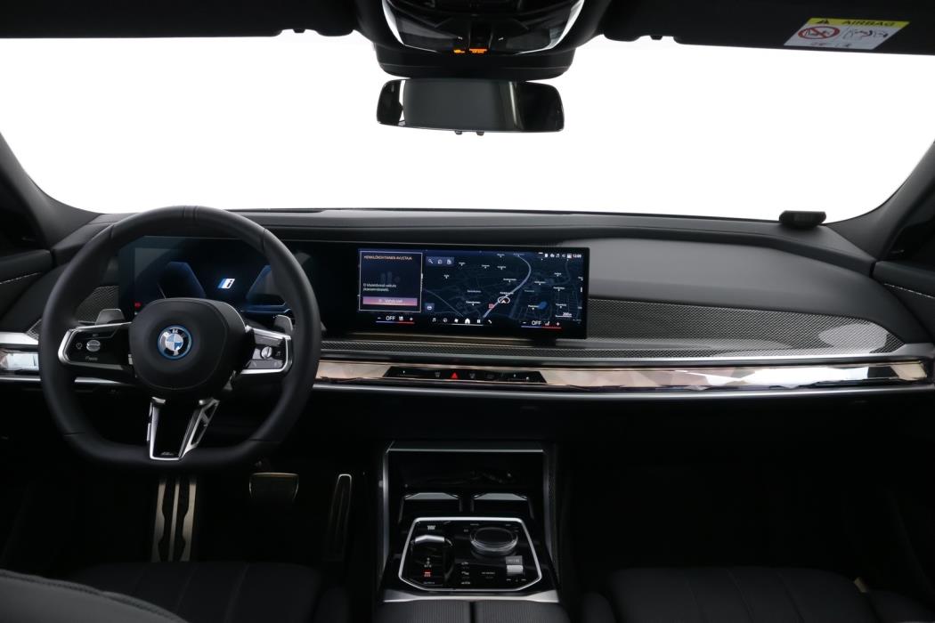 BMW 750 2023