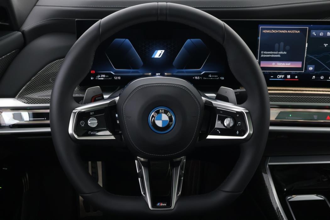 BMW 750 2023