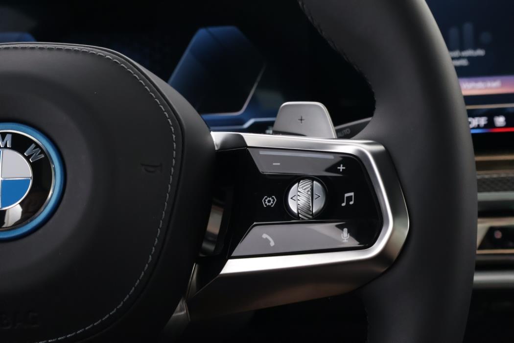 BMW 750 2023