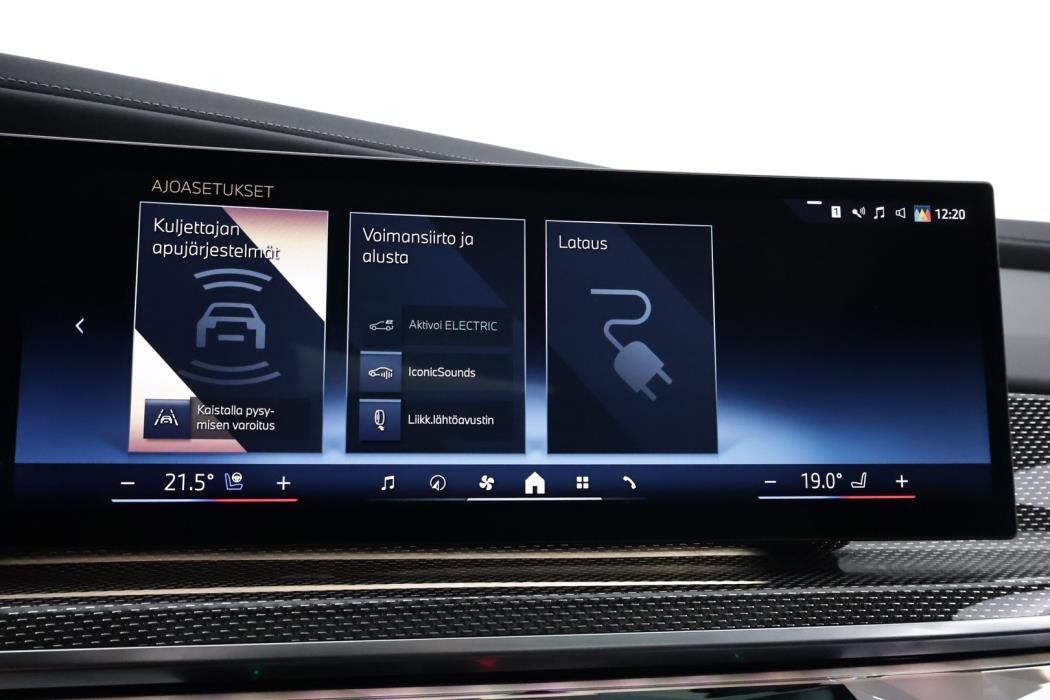 BMW 750 2023