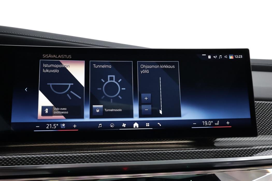BMW 750 2023